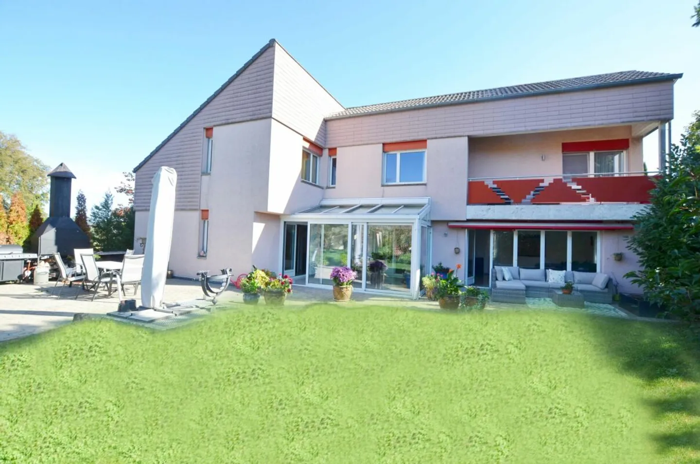 Maison individuelle de 7 1/2 pièces avec appartement de 5 ½ pièces Vivre avec vue - Maison individuelle avec appartement séparé près du lac Hallwil - Photo 1 sur 12