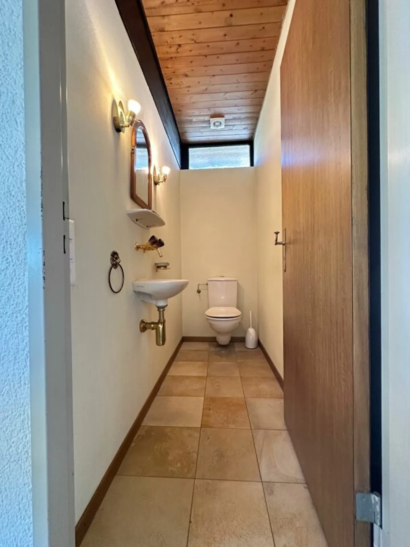 Freistehendes 7-Zimmer-Einfamilienhaus mit Pool und Weitsicht - Photo 9 of 13