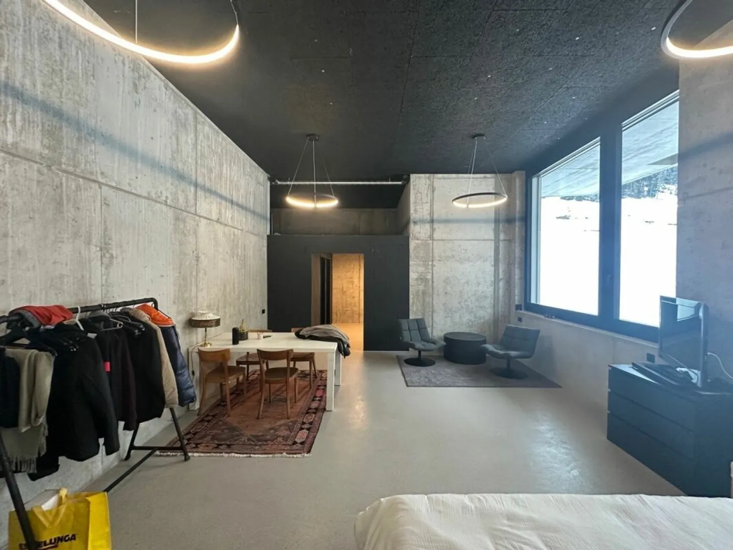 Ampio appartamento di 1,5 stanze in stile loft - Foto 1 di 5