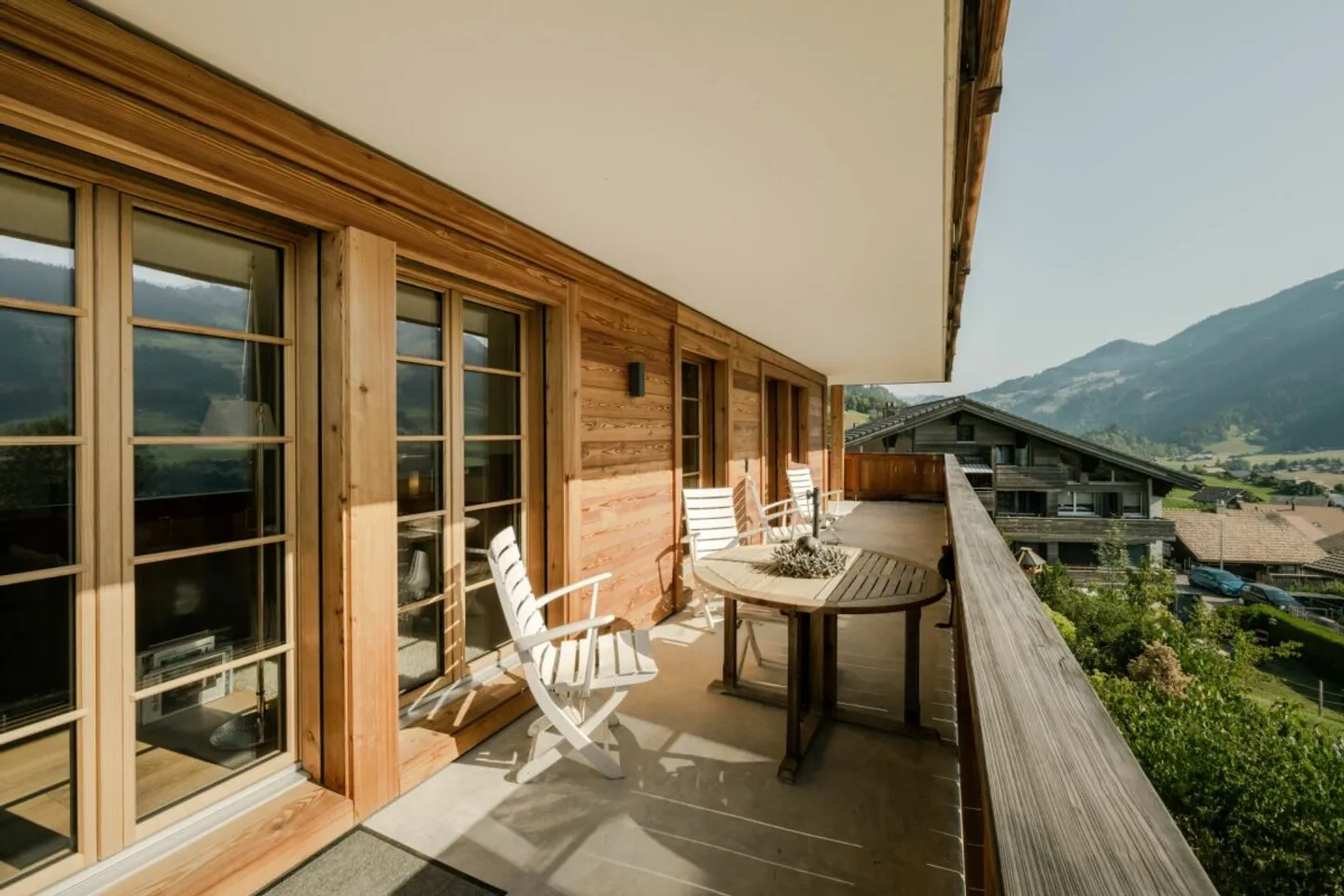 Moderne 4.5-Zimmer-Eigentumswohnung an sonniger Lage in Zweisimmen - Photo 9 of 13