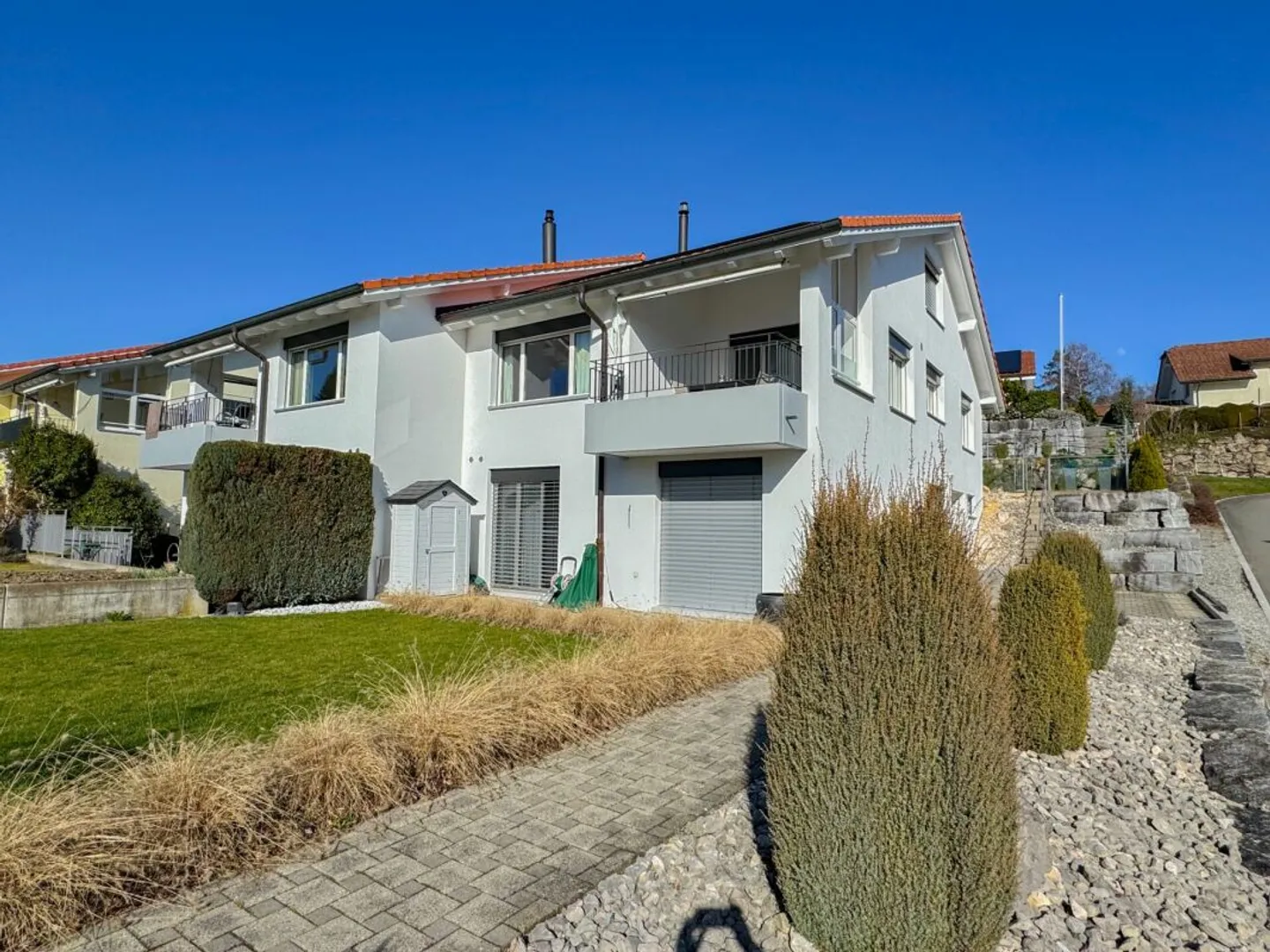 Ampia casa familiare a schiera con giardino idilliaco - Foto 1 di 13