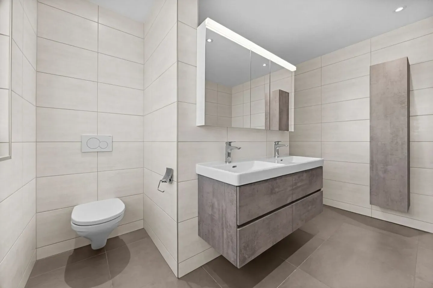 Contemporary Villa in Courtaman - Photo 7 of 13