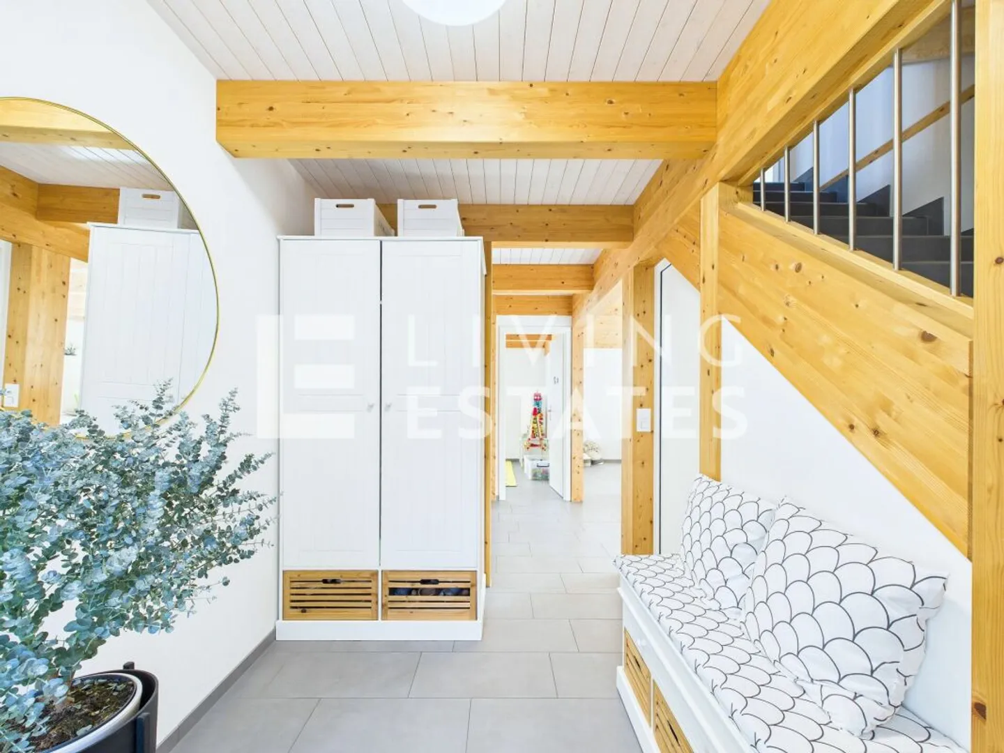 CASA DEL BENESSERE CON SPAZIO PER IL TUO PARCO AUTO - INDIPENDENTE. SOSTENIBILE. MODERNA. - Foto 3 di 13