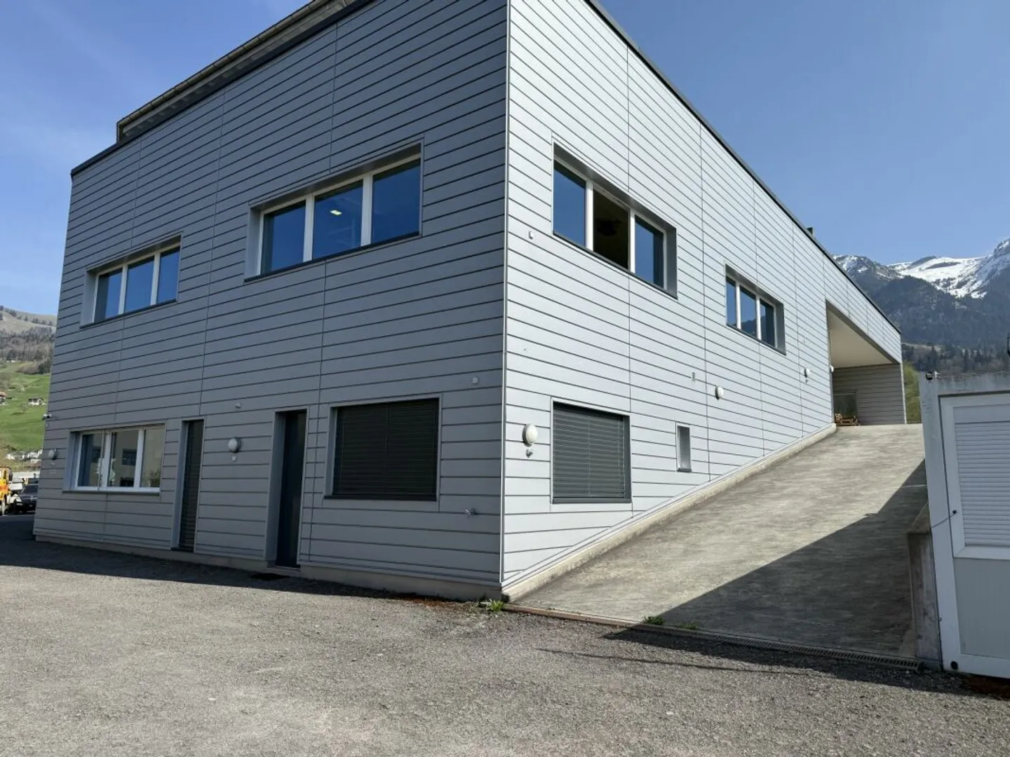 Geniale Gewerbefläche mit Zufahrtsrampe - Foto 5 von 13