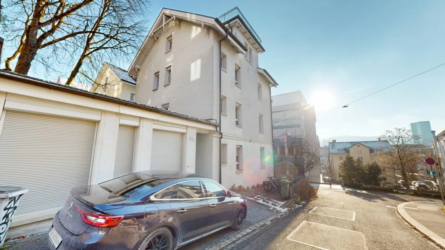 Urban living in a prime location: Beautiful 3.5-room apartment near Limmat and Zurich Wipkingen train station - Photo 1 of 8