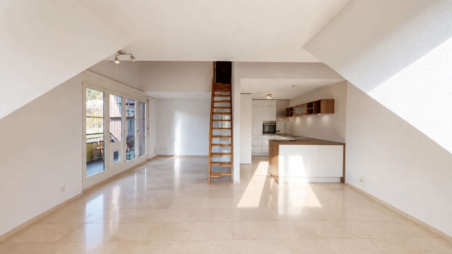 3.5-Room Maisonette with Charm, Balcony and Underground Parking Space - Photo 1 of 13