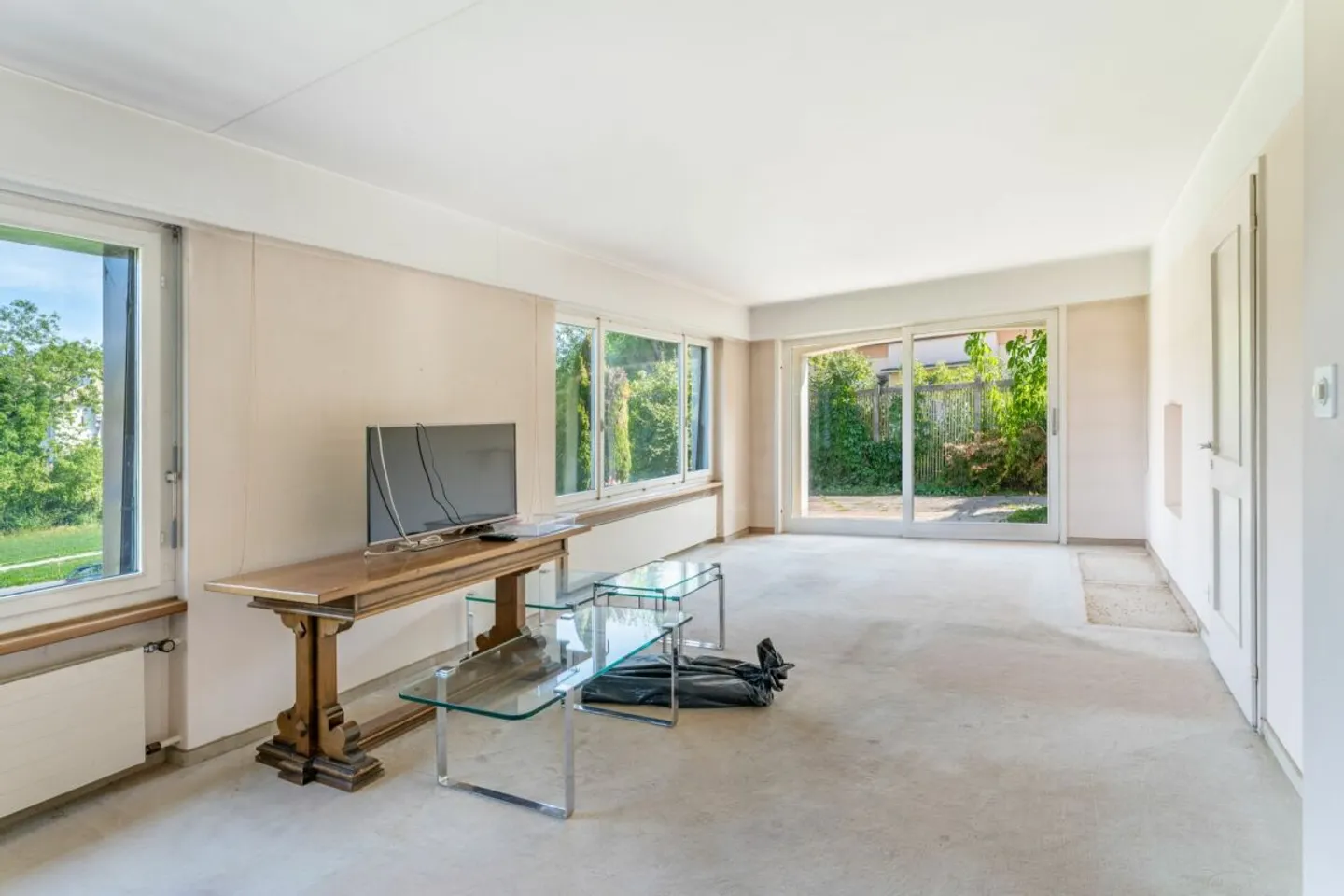 Petit mais bien avec vue sur le château et besoins de rénovation - Photo 3 sur 13