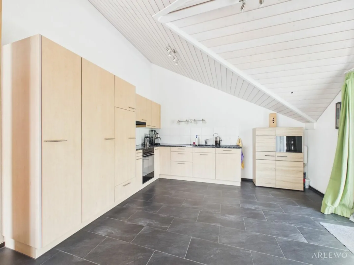 Charmante Dachwohnung in der Natur - Foto 2 von 9