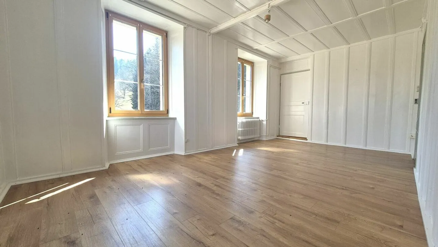 Charm of the old and absolute calm: 5.5-room apartment in Planchettes - Photo 2 of 12