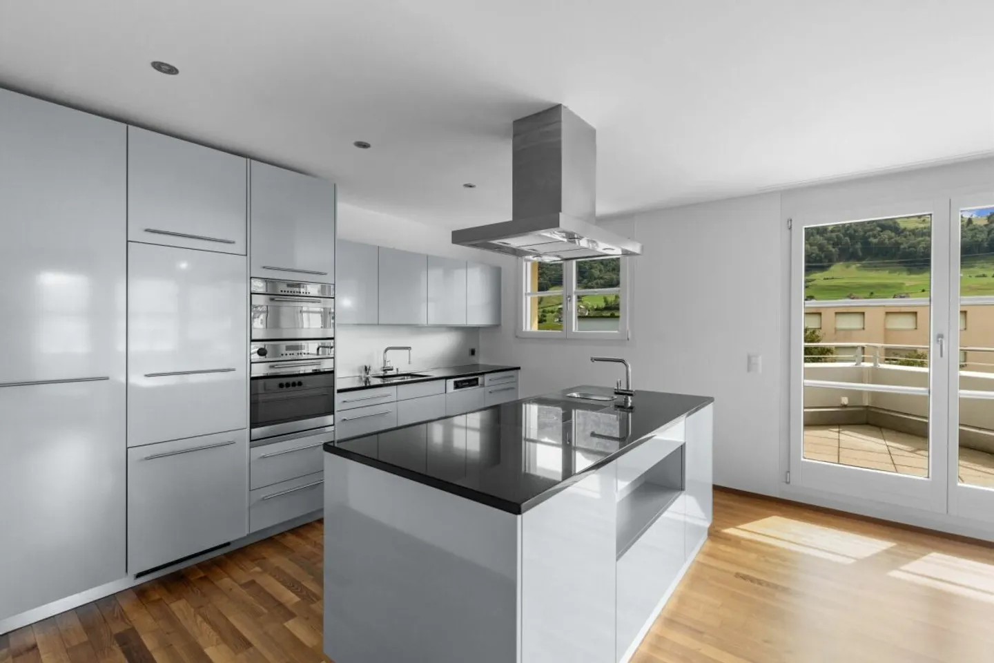 Urban Roof: Geräumige Duplexwohnung in Siebnen - Foto 3 von 12