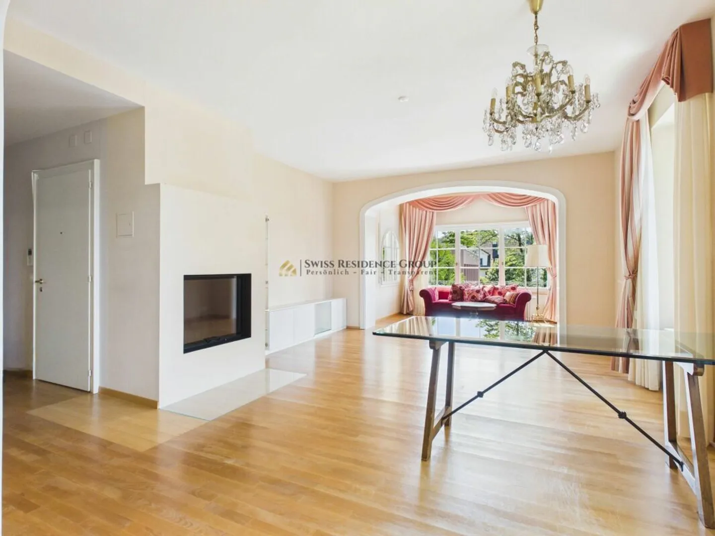 Old Building Charm Meets Modern Luxury - Unique 4.5-Room Apartment with Garden & Fireplace in 8008 Zurich - Photo 3 of 13