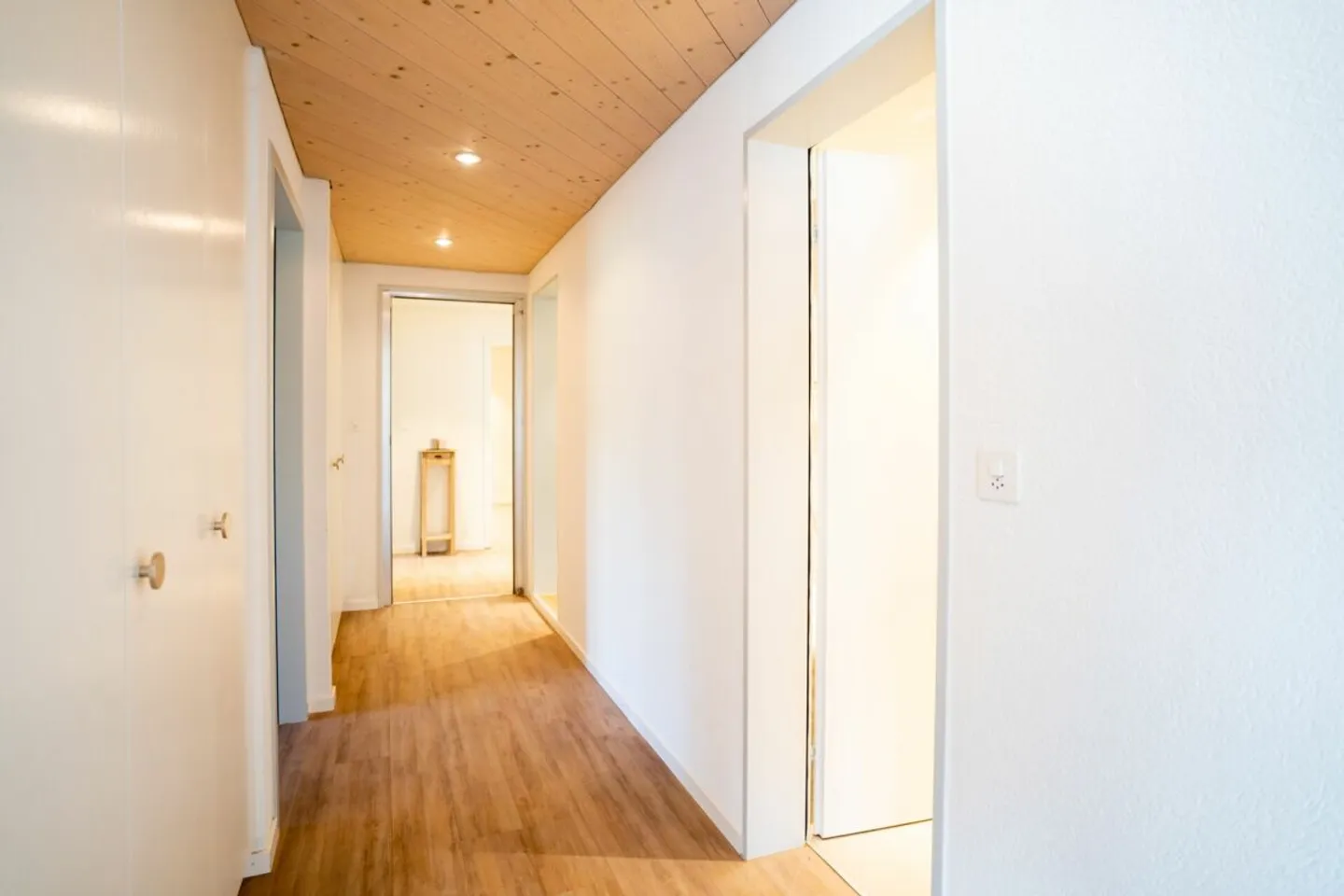 Unique 4.5-room terrace apartment in sunny hillside location - Photo 12 of 13