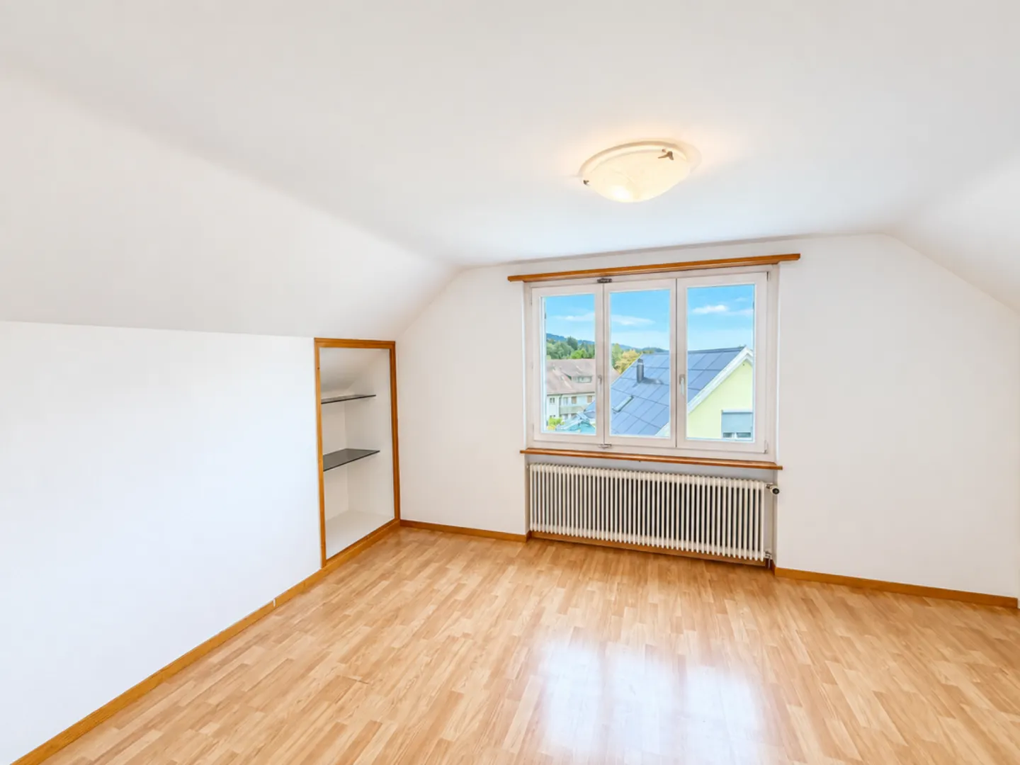 Cozy 3-room apartment in a central location in Oetwil am See - Photo 1 of 6