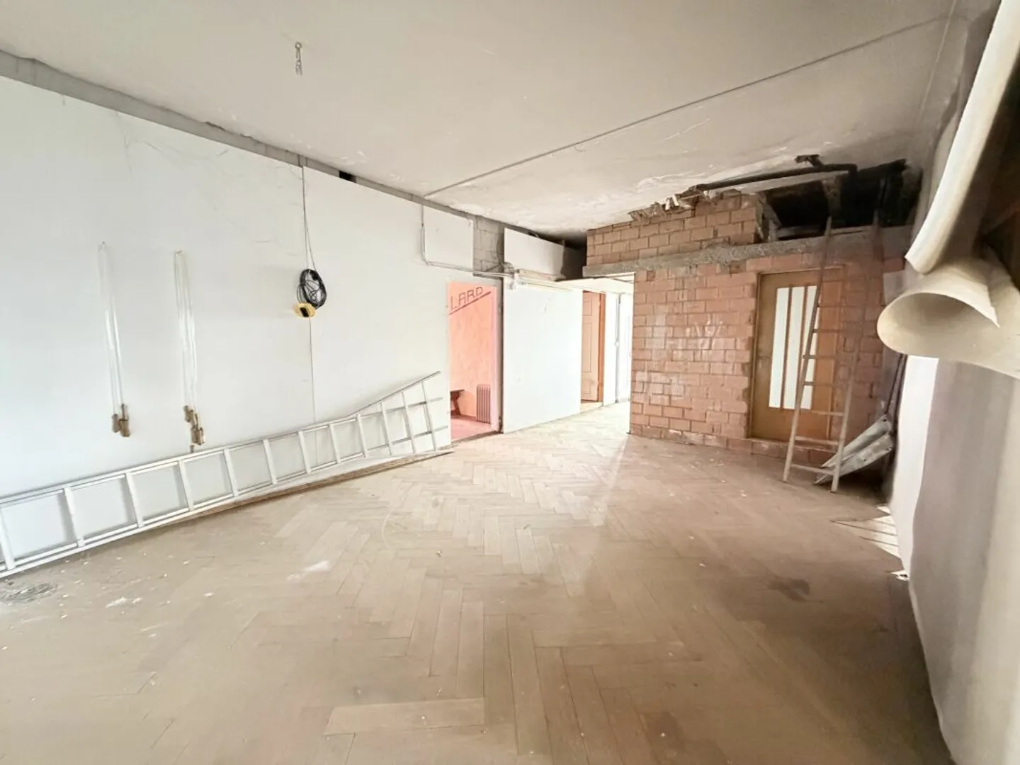 Investors pay attention: Multi-family house with great potential in Selzach - Photo 5 of 12