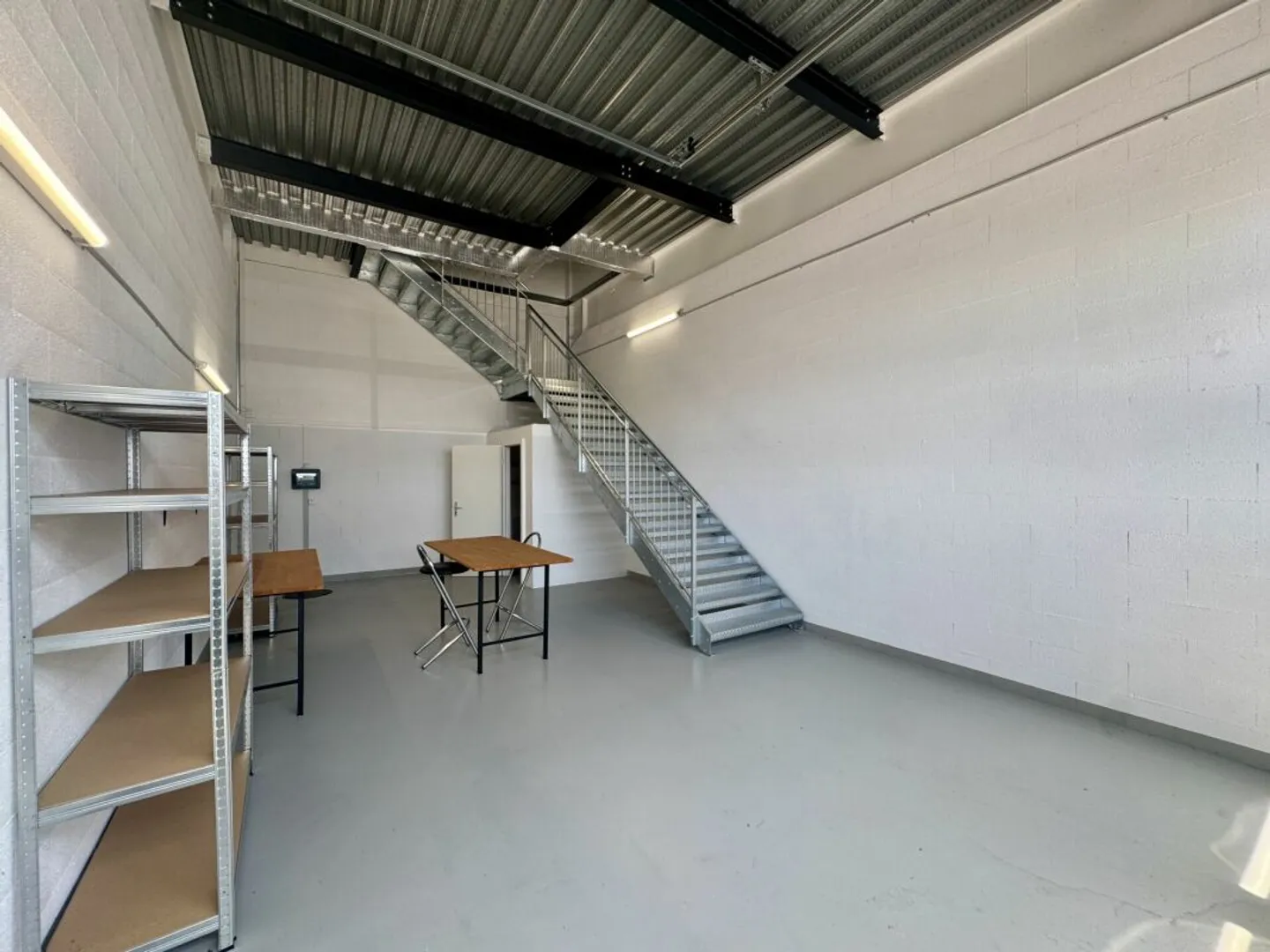 Craft or industrial hall on two levels - Photo 2 of 7