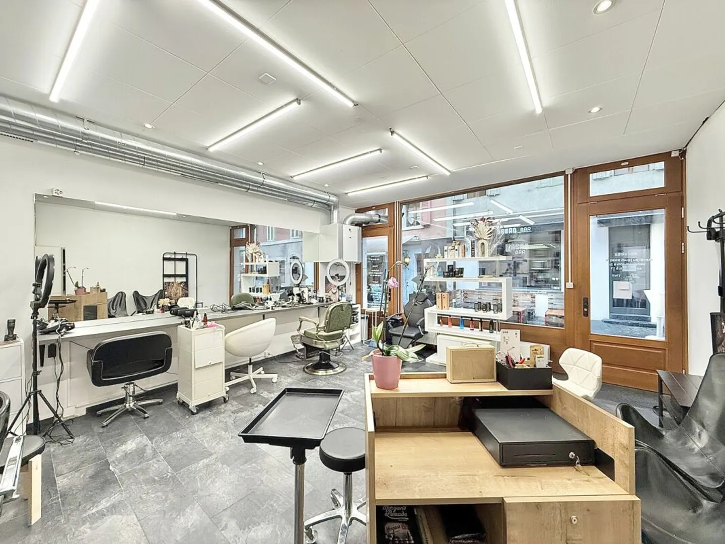 Business premises transfer in the center of Monthey - Photo 2 of 4