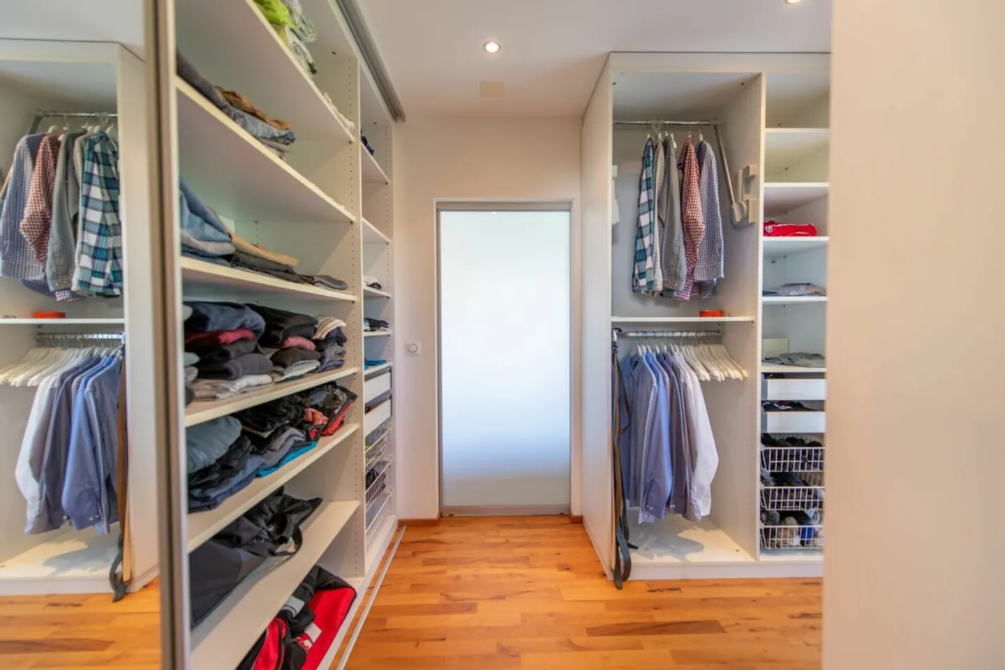 Lebensqualität pur: Freistehendes Einfamilienhaus mit Pool und Garten - Foto 11 von 13