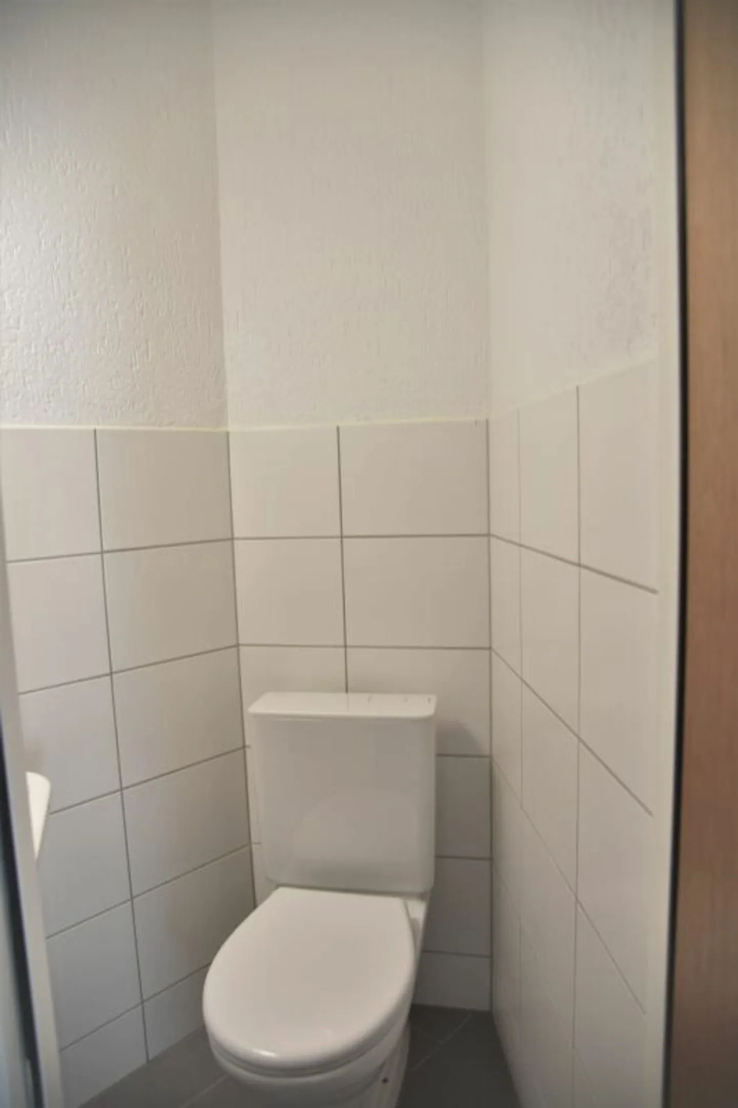 Geräumige 3,5-Zimmer-Wohnung in ruhiger Lage mit Balkon, Parkplatz und guter Erreichbarkeit - Foto 9 von 12