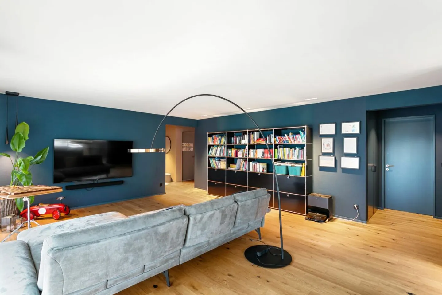 Exclusive Living Harmony in 5.5 Rooms - Style and Comfort Combined - Photo 7 of 13