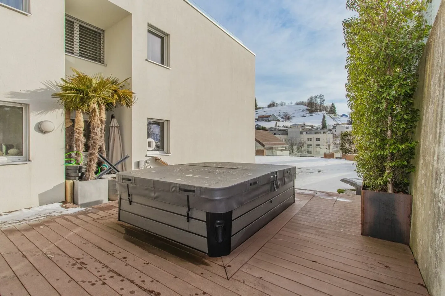 Premium Garden Apartment with Huge Outdoor Area and Impressive Views - Photo 7 of 13