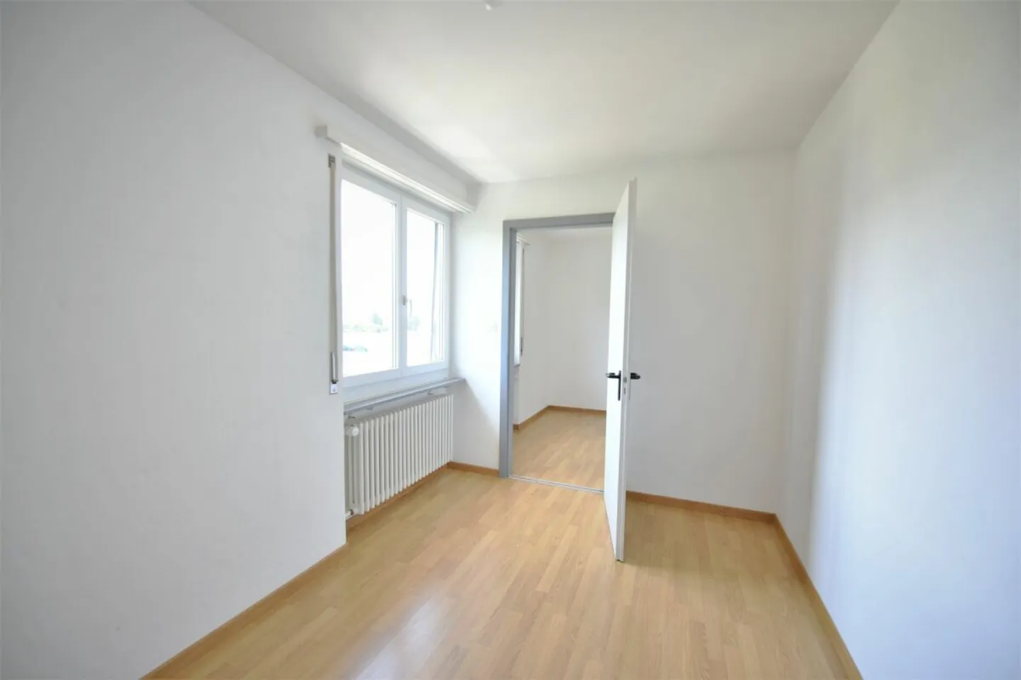 Schöne renovierte 4,5-Zimmer-Wohnung mit Aussicht in Delémont - Foto 12 von 13