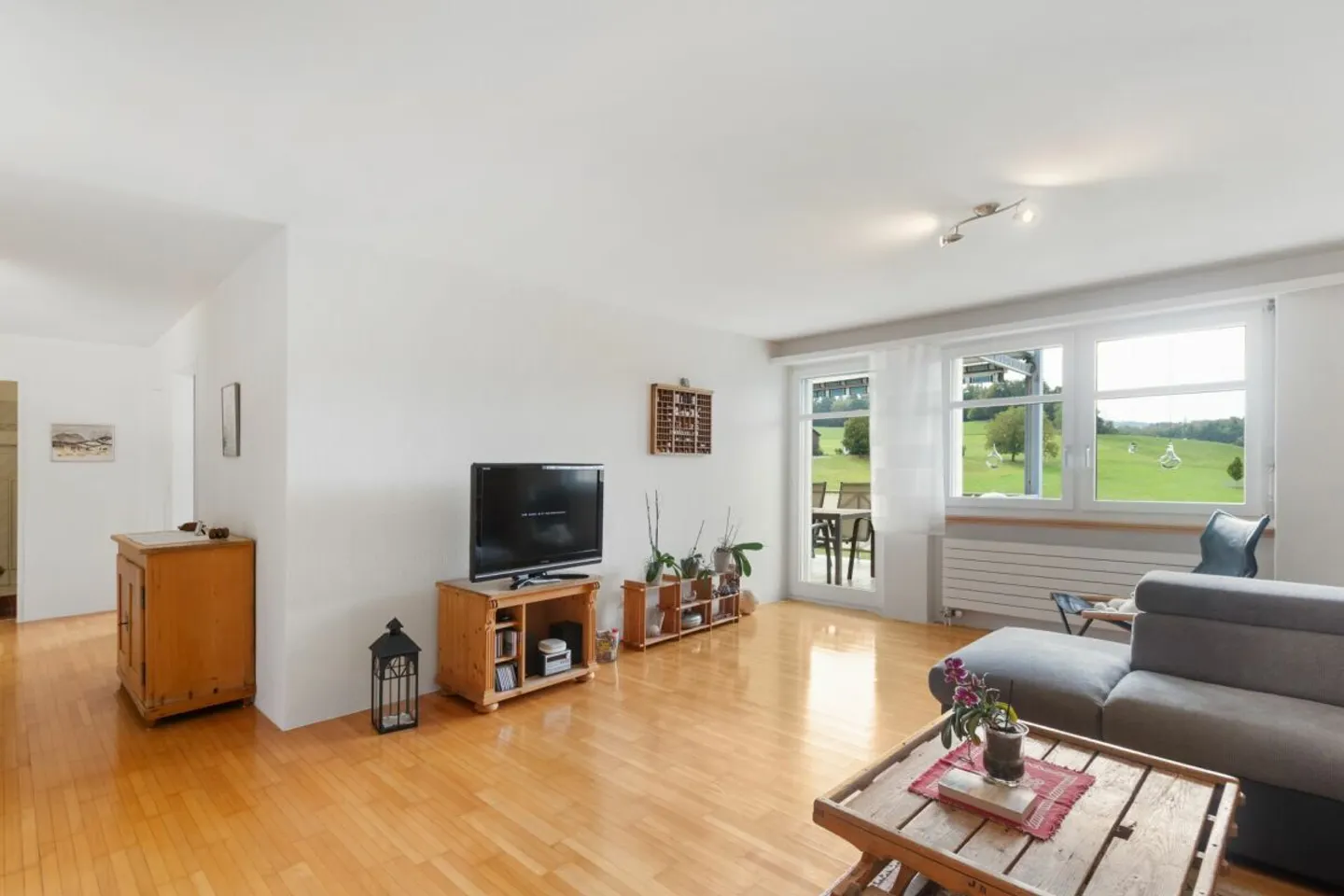 Appartement 3.5 pièces bien entretenu avec balcon ensoleillé et vue sur la verdure - Photo 10 sur 13