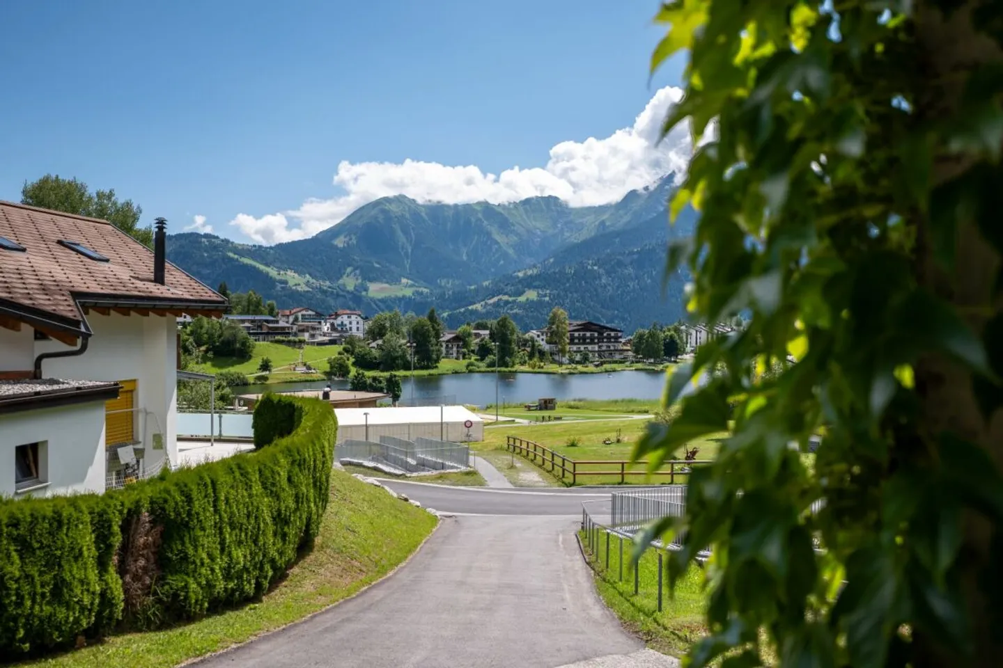 Einzigartige 3.5-Zimmer-Wohnung mit Sitzplatz und Seesicht in Laax - Foto 12 von 13
