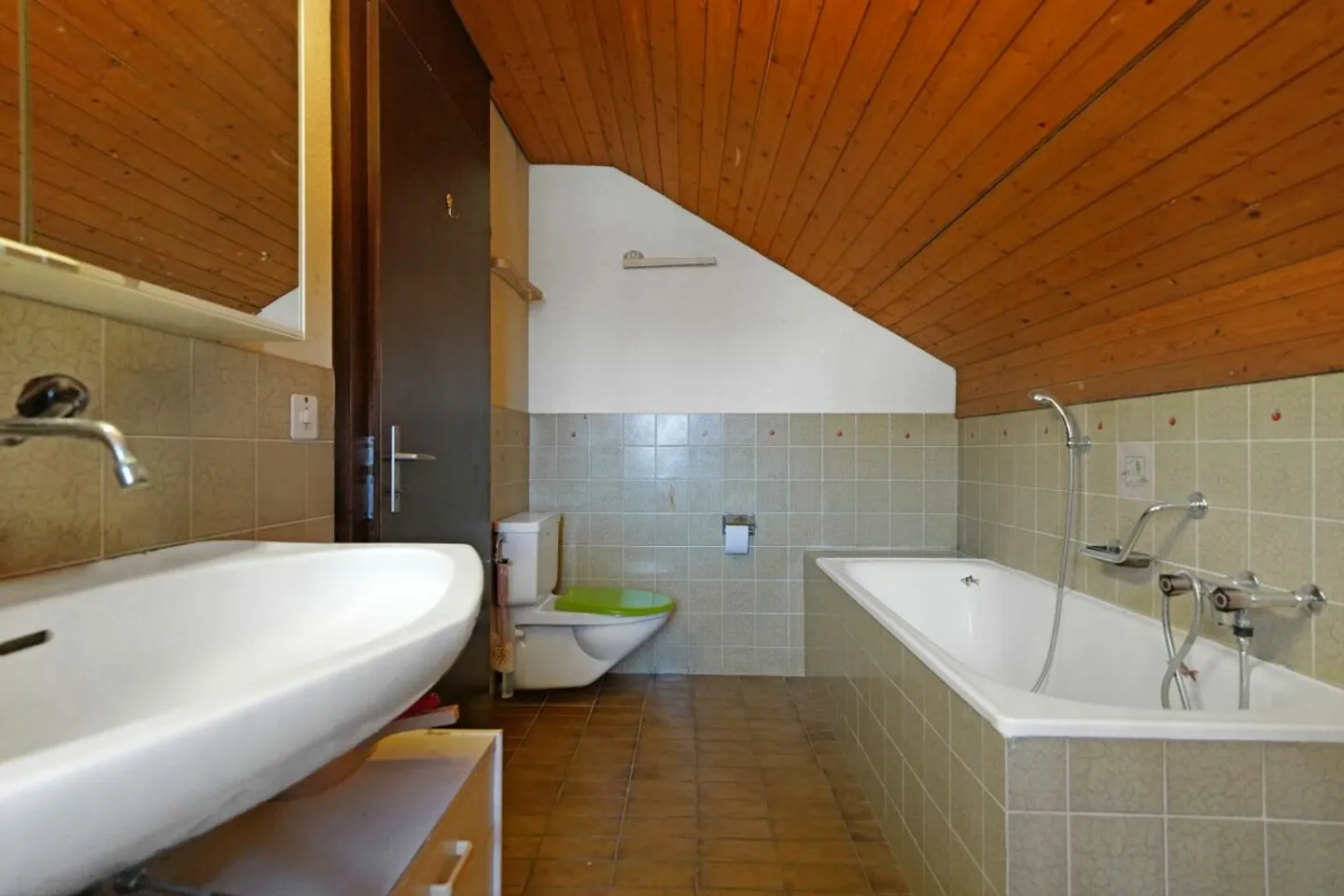 Casa unifamiliare indipendente in una buona posizione con grande potenziale - Foto 8 di 13