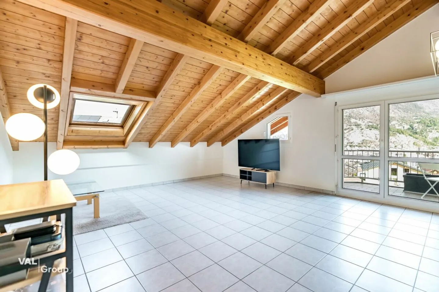 4.5 Zimmer-Dachwohnung mit Ausblick - Foto 5 von 12