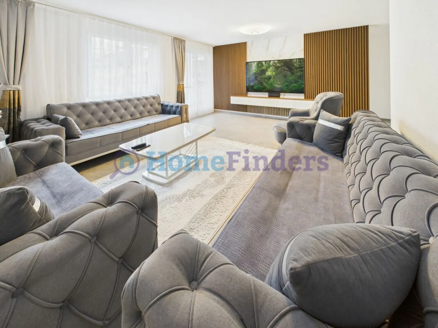 GROSSZÜGIG FAMILIENFREUNDLICH - FRISCH UND TOP MODERN RENOVIERT! - Foto 3 di 11