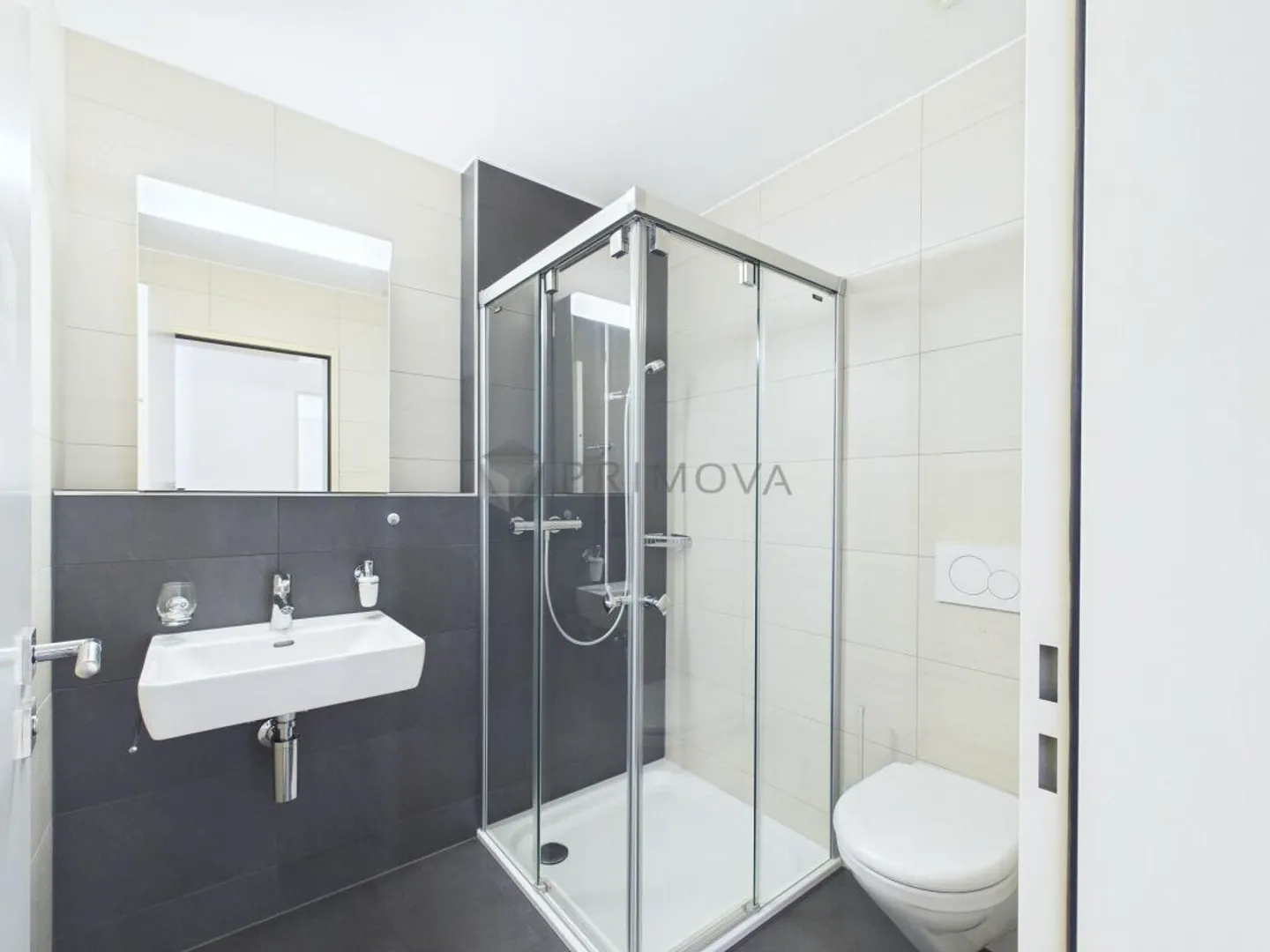 Hochwertig renovierte 4.5 Zimmer-Wohnung mit sonniger Südterrasse in Trimmis - Photo 11 of 13