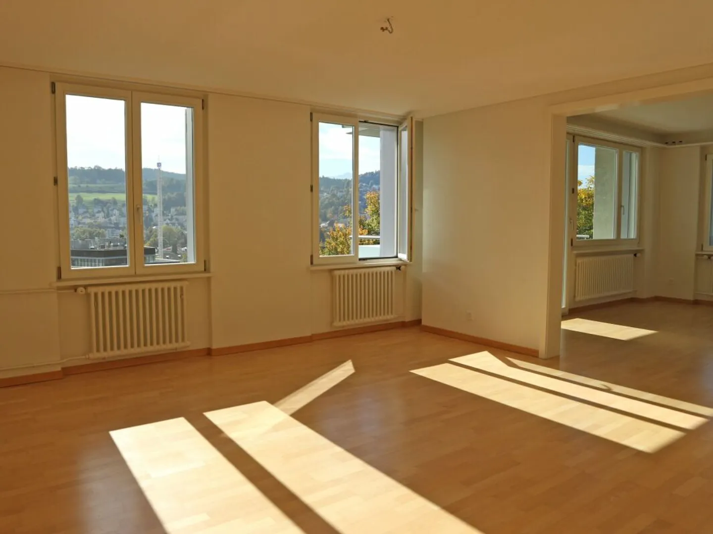 Vivere con vista, soleggiato e tranquillo con un ampio balcone - Foto 3 di 13