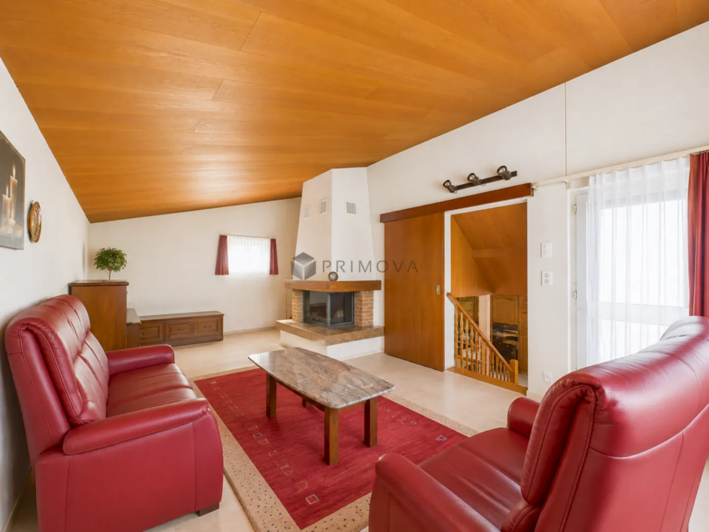 Charming home with space for hobbies and business - Photo 2 of 12