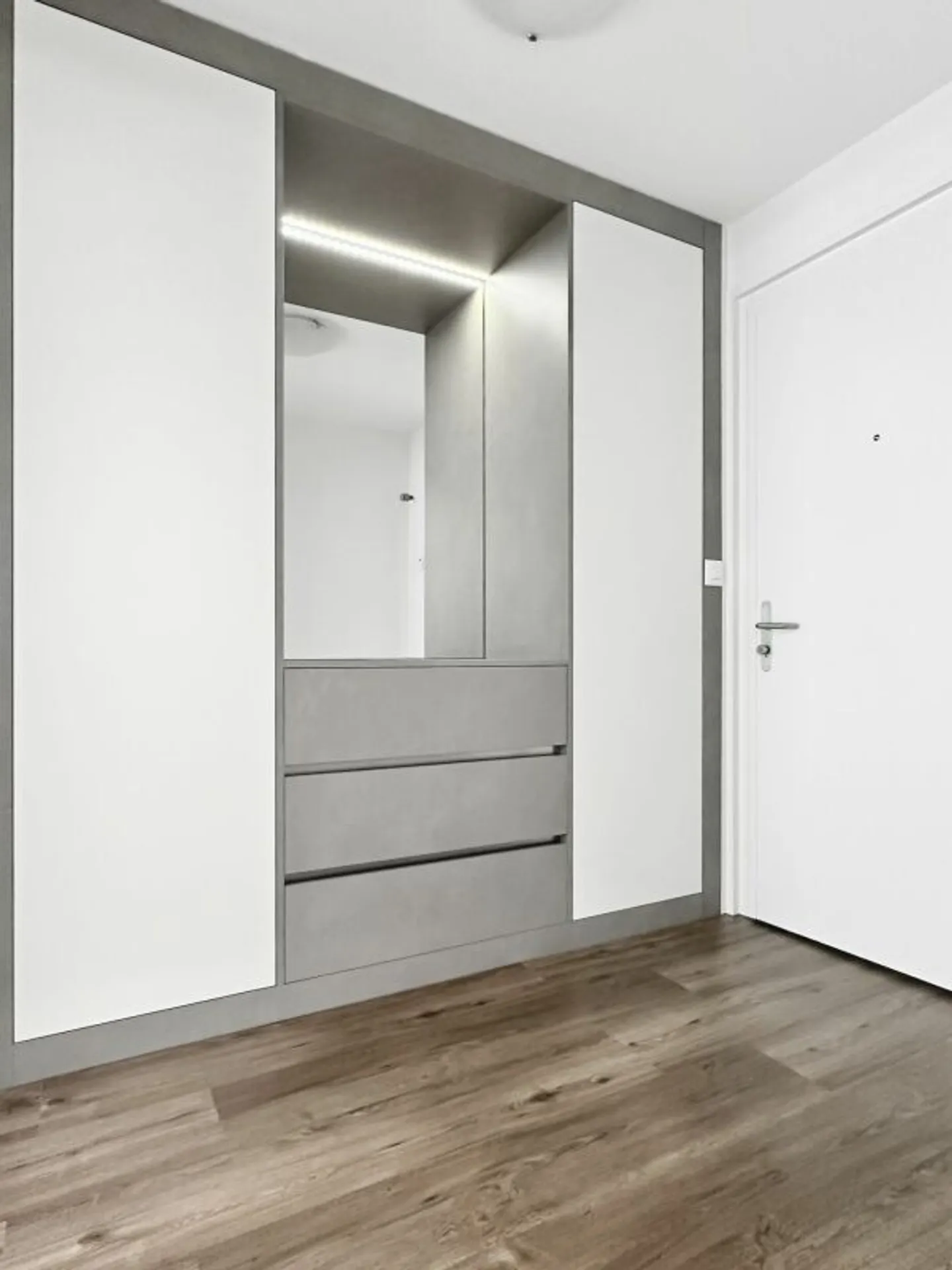 Luminoso appartamento di 2½ locali con balcone a Flawil - Foto 3 di 10