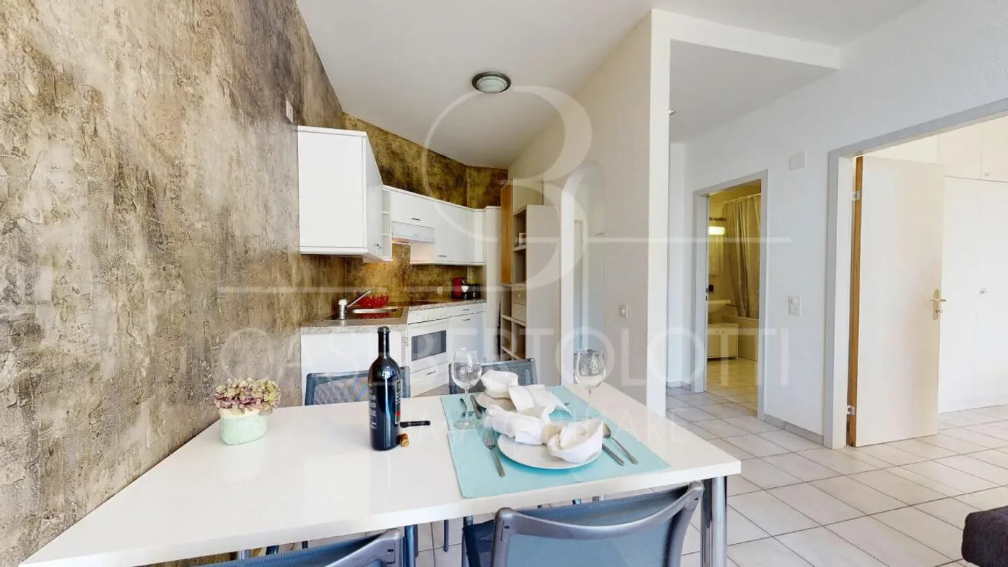 Charming Apartment with Lake View - Photo 9 of 13