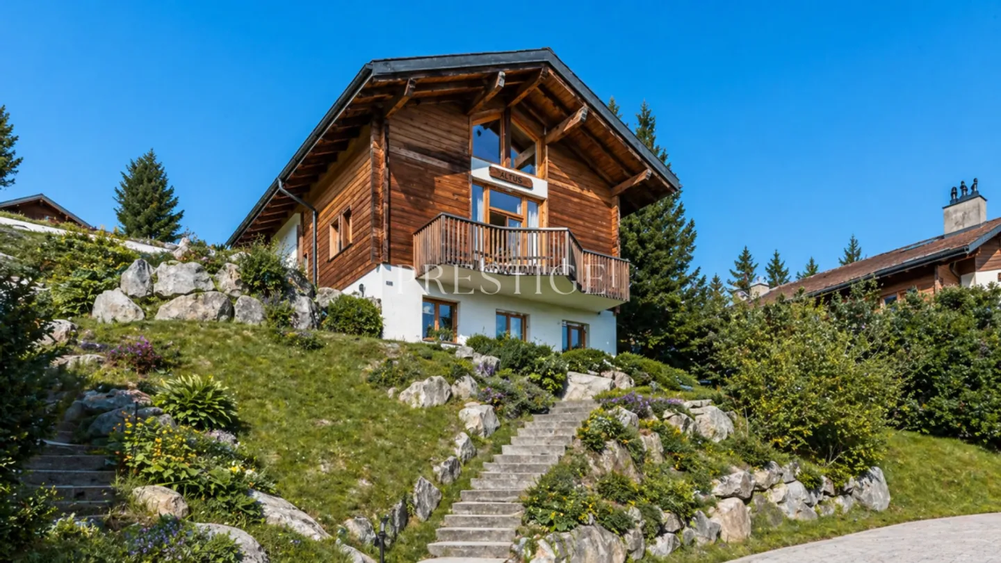 Family chalet or bright pied-à-terre in Anzère - Photo 1 of 13