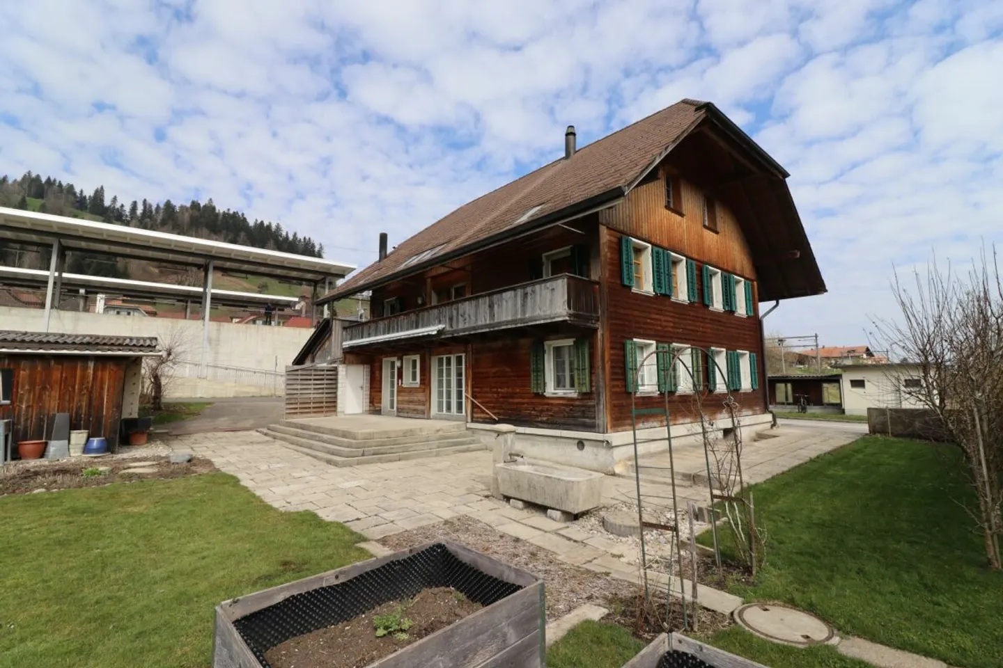 Charmante Maison Familiale avec Source - Photo 1 sur 13