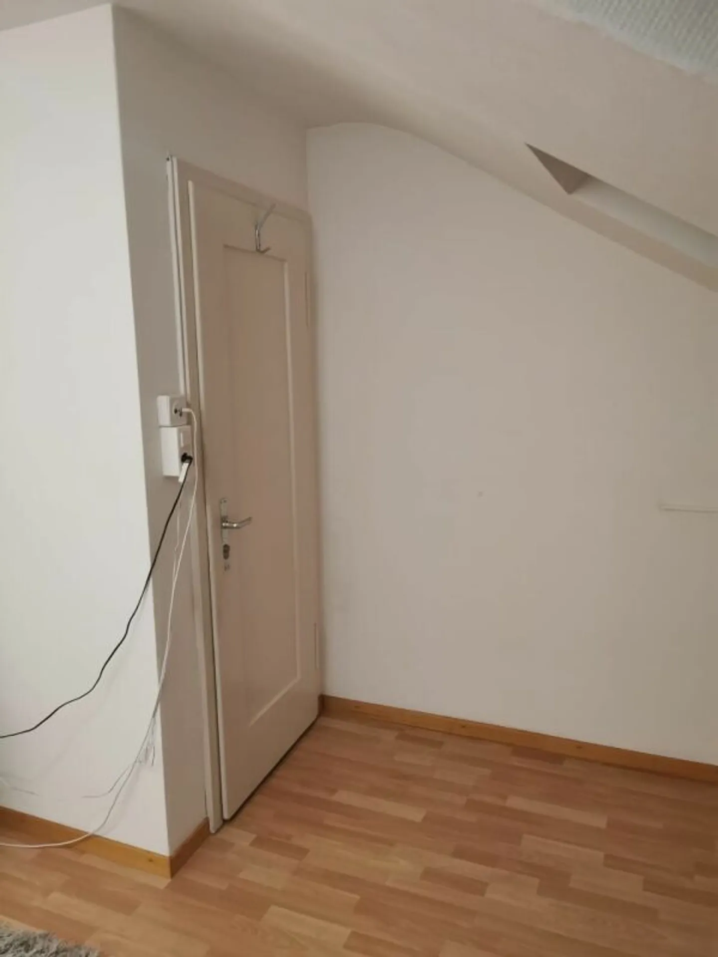 Charmantes Dachzimmer in Wettingen - Foto 4 von 4
