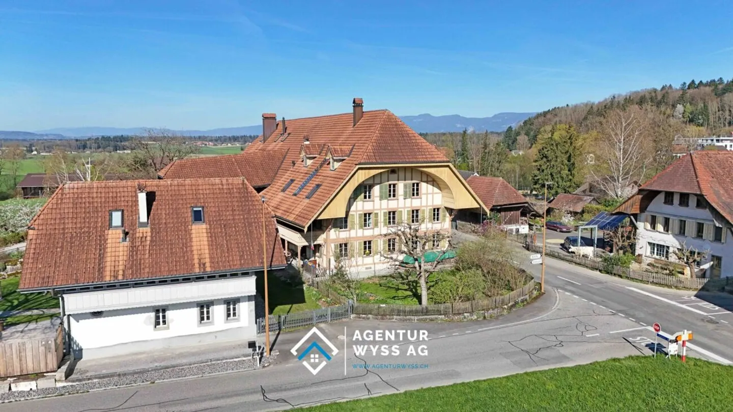 Appartement spacieux de 8,5 pièces avec accès direct à la cave voûtée près de Herzogenbuchsee - Photo 1 sur 12