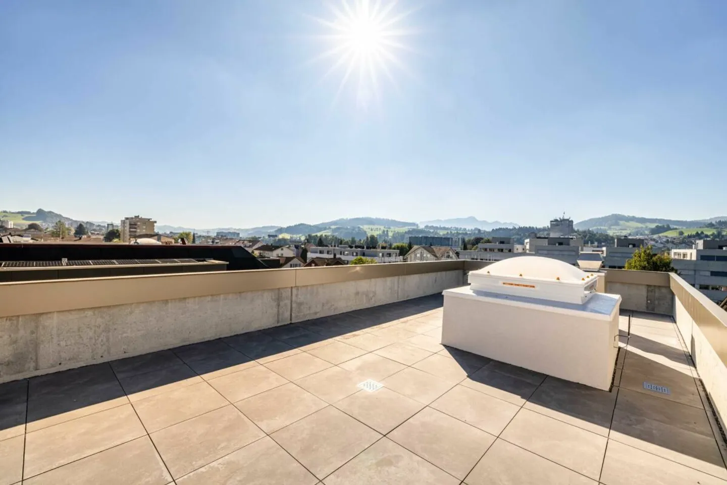 Einzigartige 2.5-Zimmer-Wohnung mit riesiger privater Dachterrasse - Foto 7 von 11