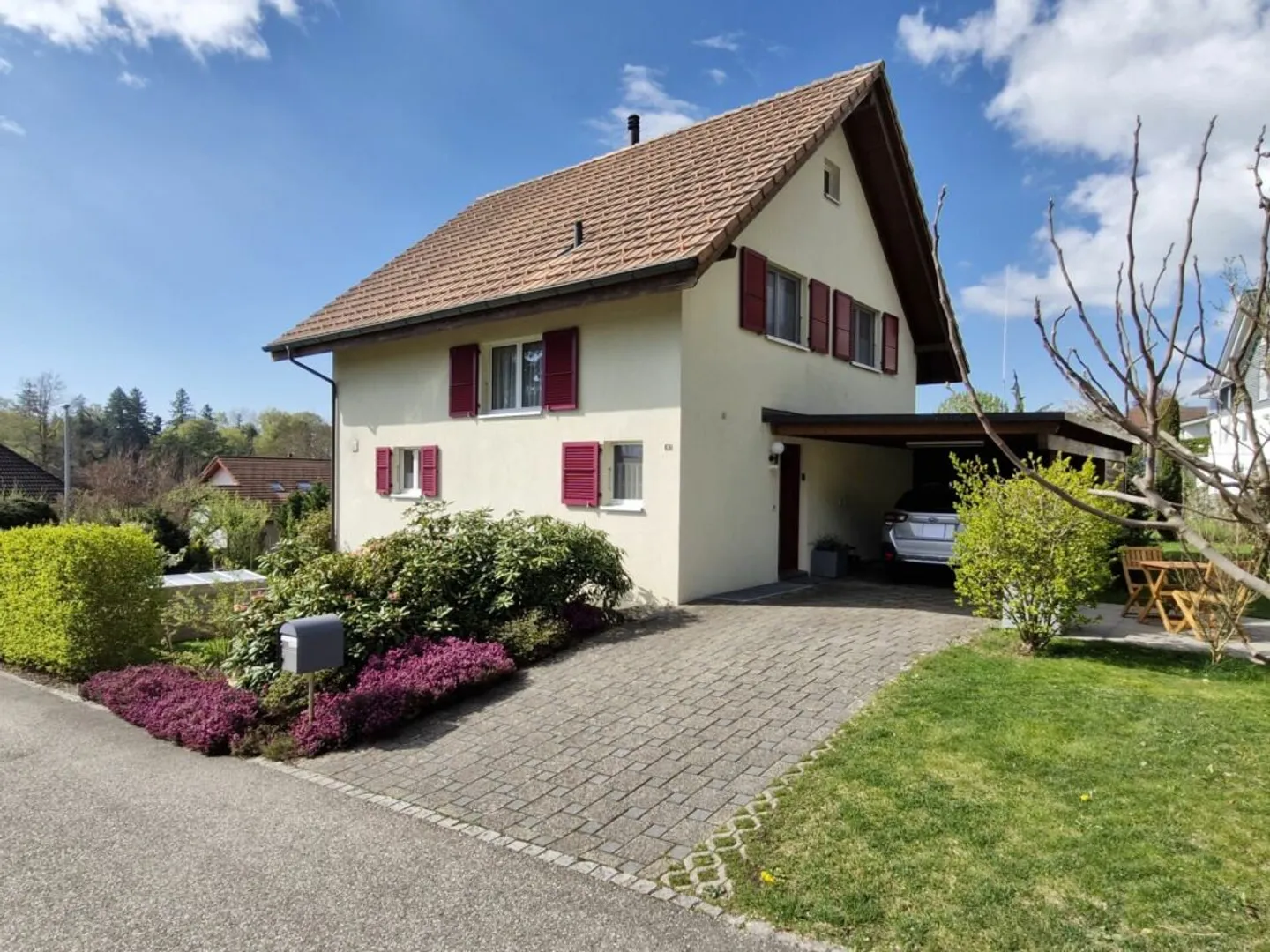 Einfamilienhaus mit separatem Eingang für Büro mit Toilette - Photo 2 sur 13