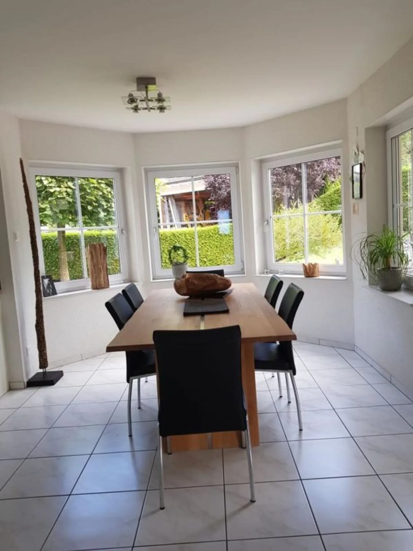 Moderne und grosszügige 3.5-Zi-Gartenwohnung mit Garage - Foto 1 von 13