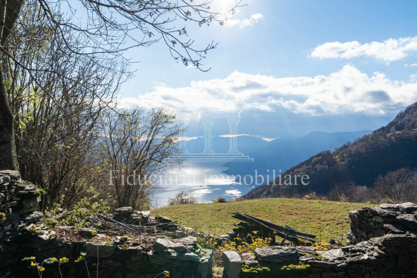 BRISSAGO - Charmante maison rustique de 3,5 pièces dans un emplacement ensoleillé avec vue imprenable sur le lac - Photo 2 sur 13