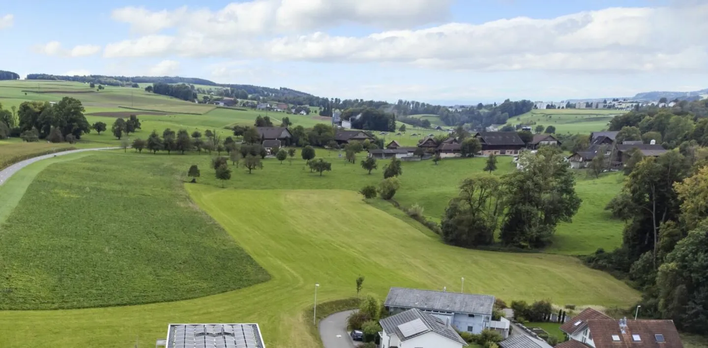 Terrain à bâtir parfaitement ensoleillé dans un endroit imprenable - Photo 1 sur 13