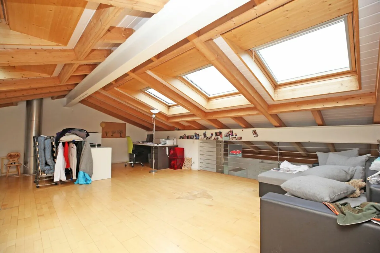 Appartement mansardé confortable de 5,5 pièces dans un endroit calme à Boll - Photo 7 sur 9