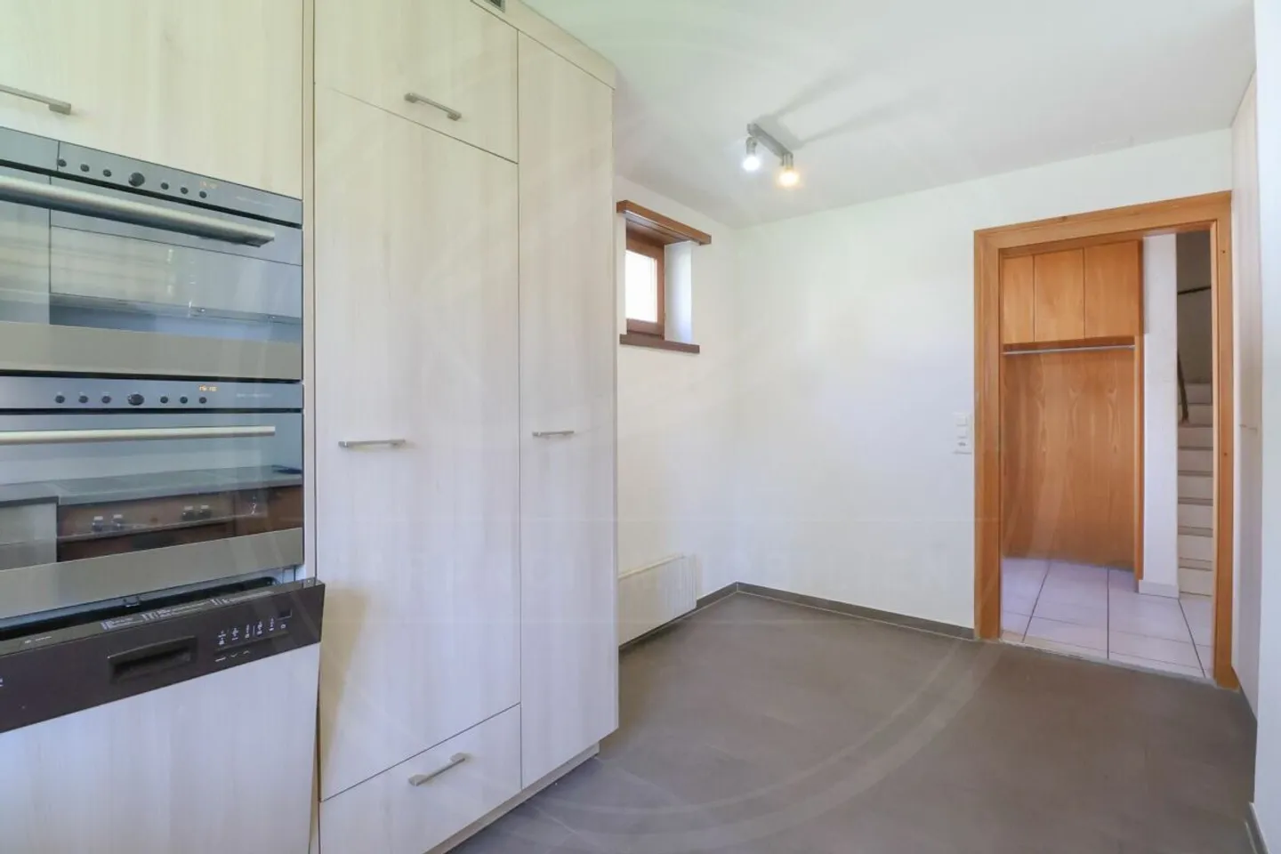 Charmantes 6½-Zimmer-Haus mit viel Platz und rustikalem Flair in Wohlenschwil - Photo 4 of 13