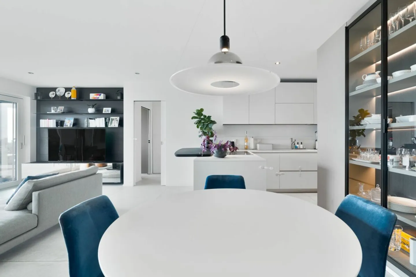 Appartement Élégant avec Vue sur le Lac - Photo 6 sur 13