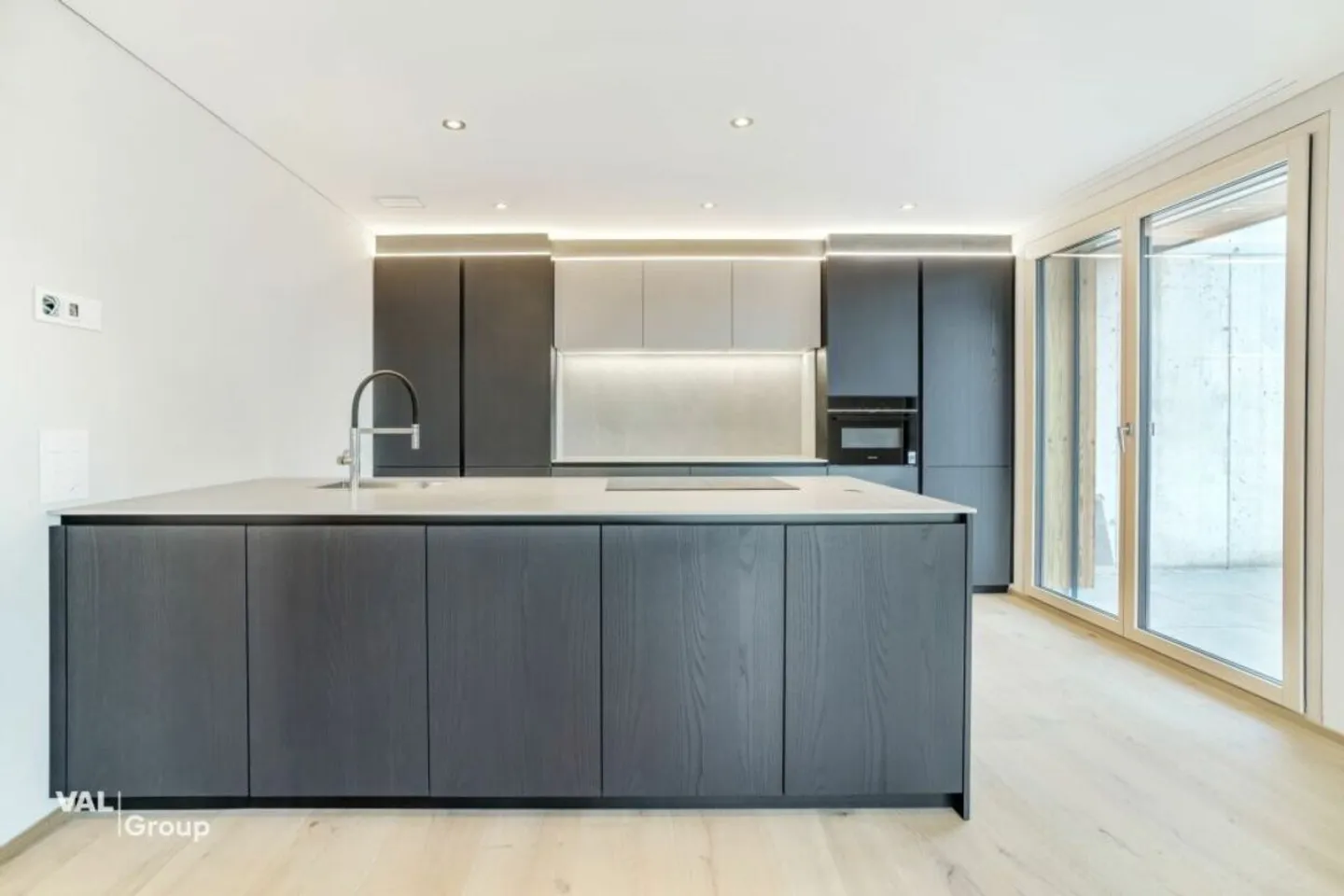 Top - Rental Property - 3.5 Room Apartment with Breathtaking Views - Photo 2 of 13