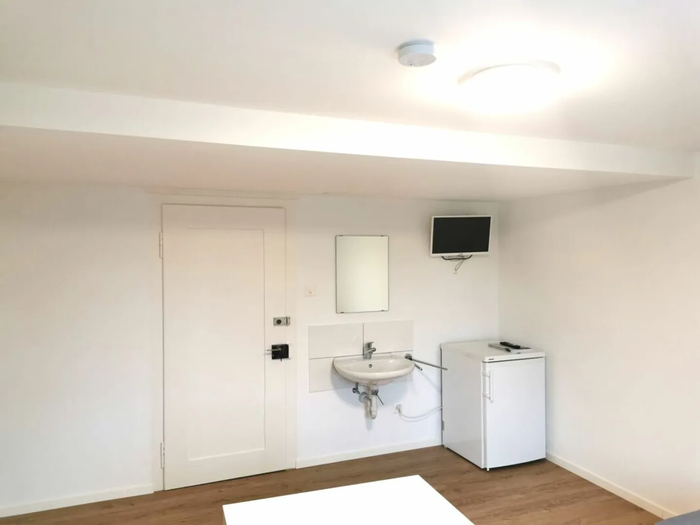 Chambre meublée bon marché avec espaces communs - Photo 3 sur 4