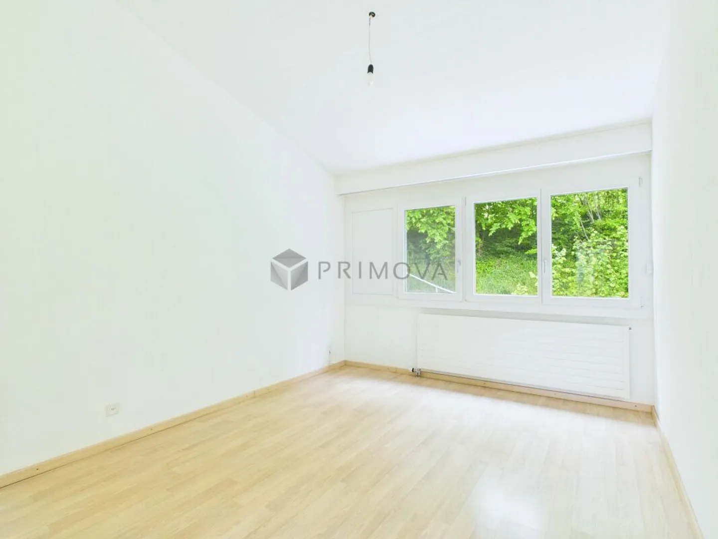Modern 5.5 room maisonette offers exclusive living over three floors like in a single-family home - Photo 5 of 12